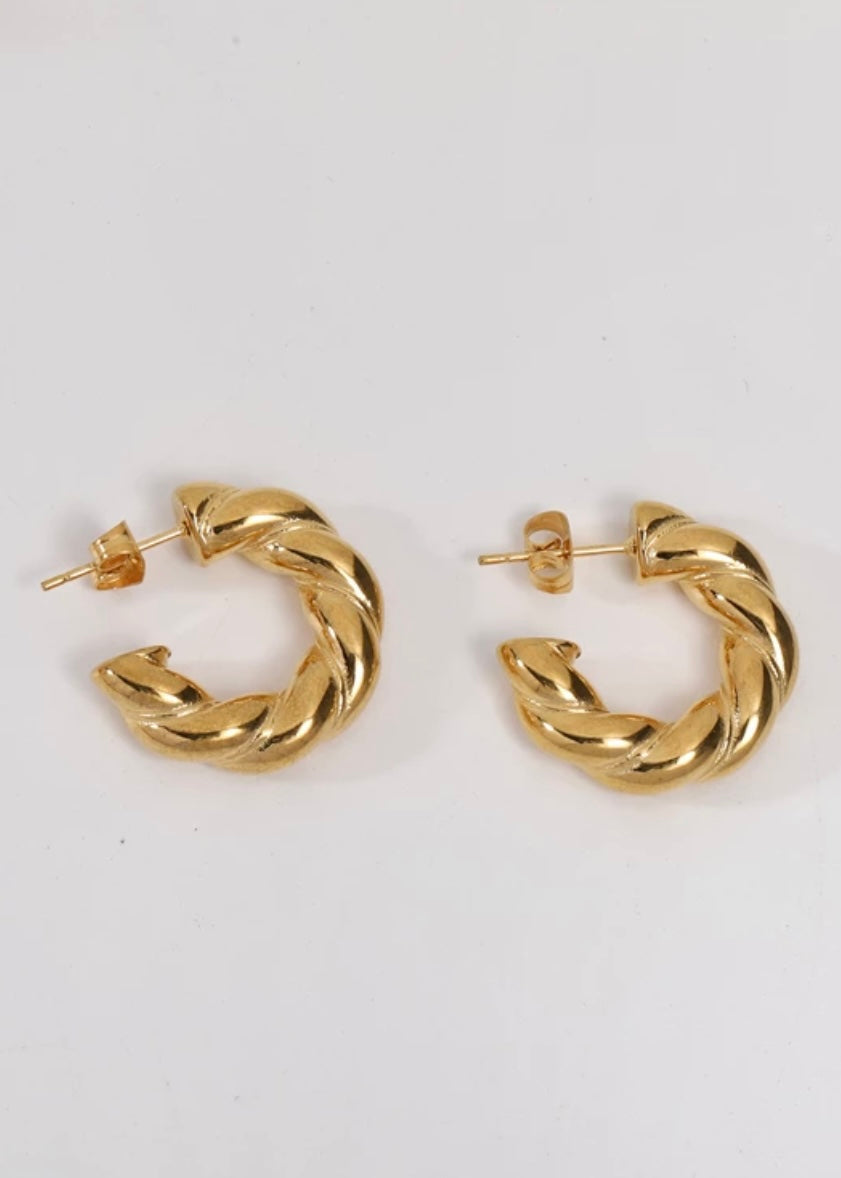 DAINTY TWIST HOOPS