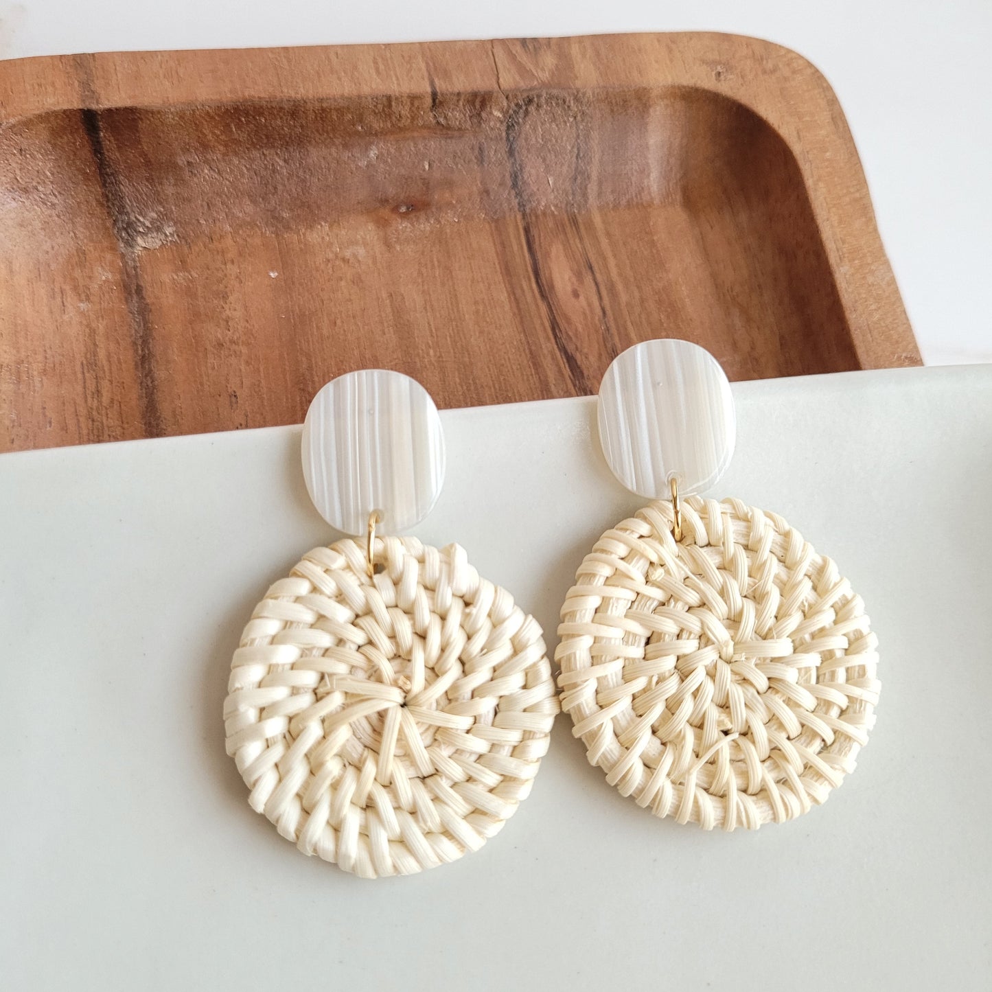 Dominica Earrings - Light Rattan Seashell