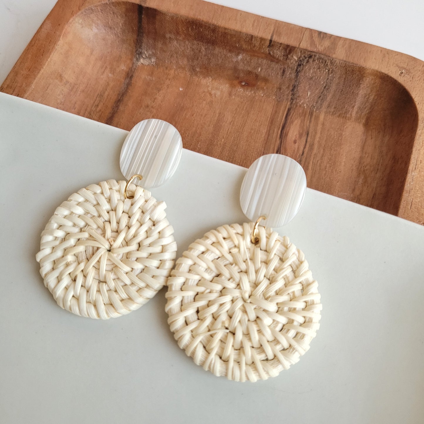 Dominica Earrings - Light Rattan Seashell