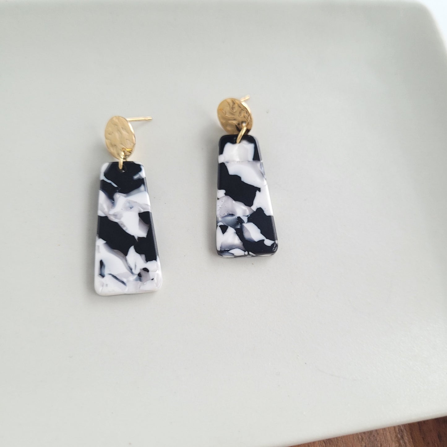 Mia Mini Earrings - Black & White