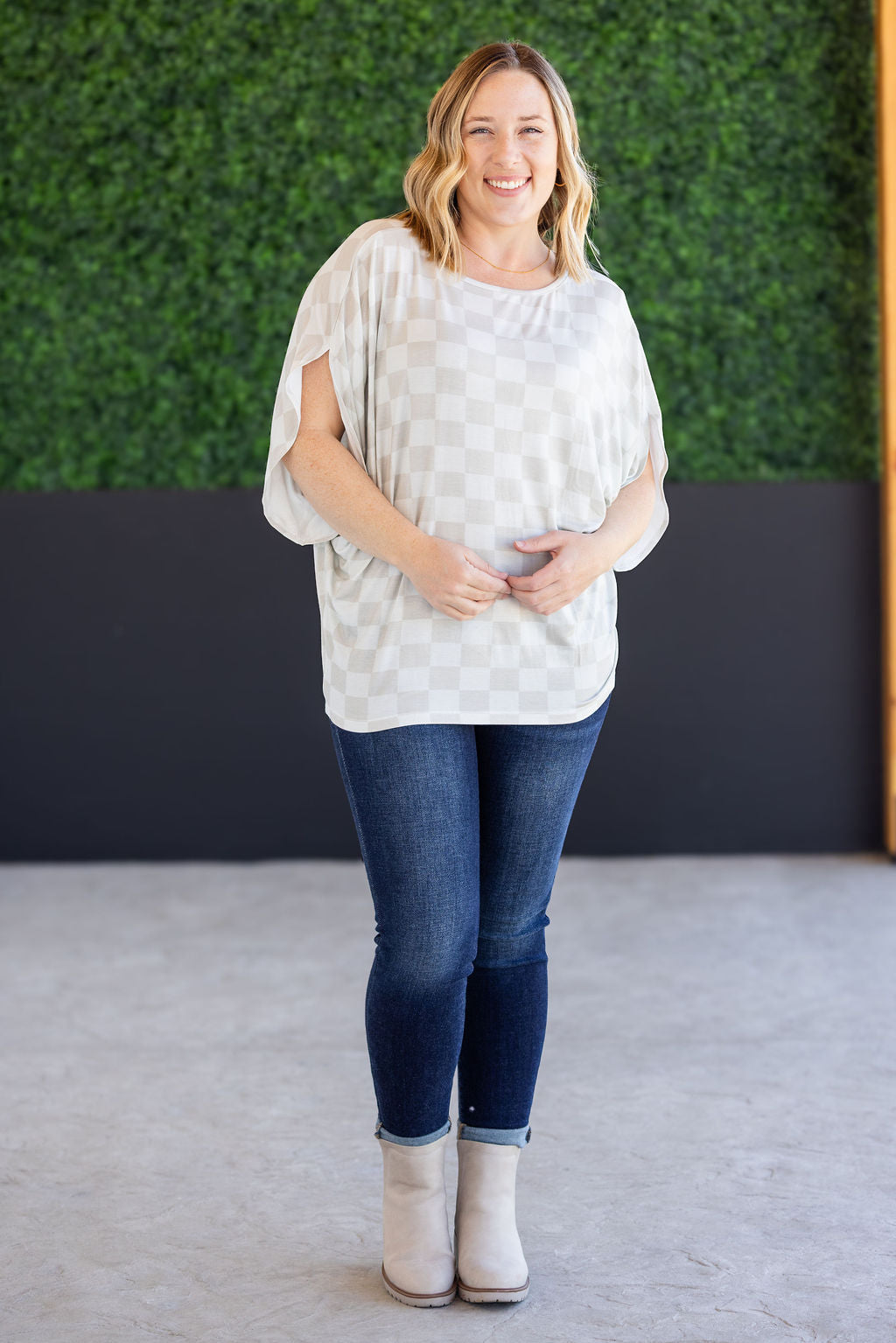 PREBOOK Darcy Dolman - Neutral Checkers