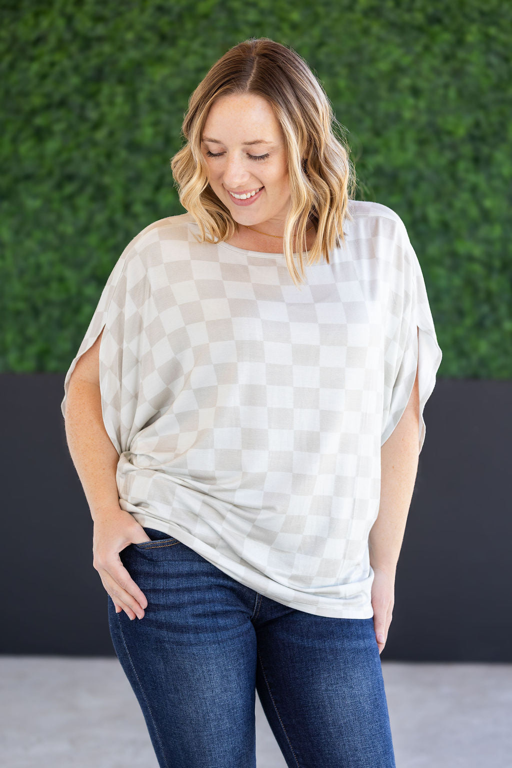 PREBOOK Darcy Dolman - Neutral Checkers