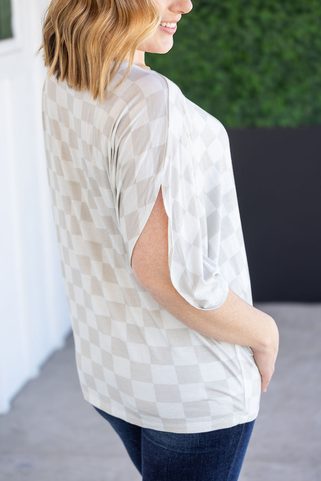 PREBOOK Darcy Dolman - Neutral Checkers