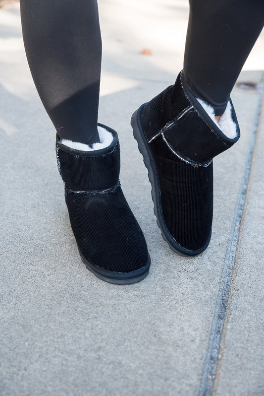 Comfort Boots in Black Corduroy