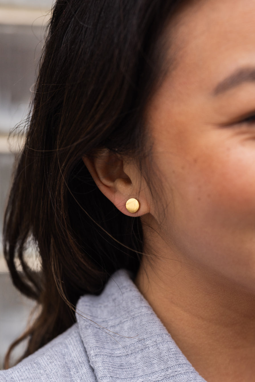 Luxe Circle Studs - Gold